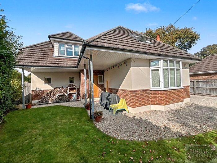 3 Bedroom Detached House For Sale In West Christchurch, BH23