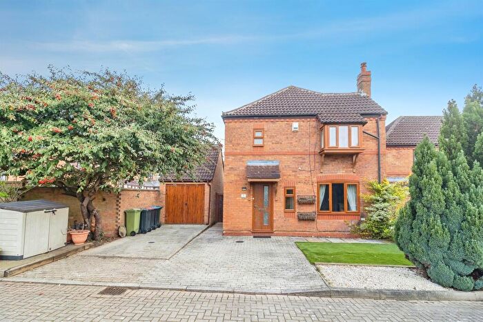 3 Bedroom Detached House For Sale In Beechfern, Walnut Tree, Milton Keynes, MK7