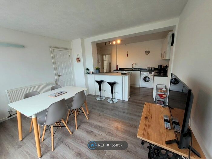 2 Bedroom Semi-Detached House To Rent In Chiltern Rise, Peterborough, PE4