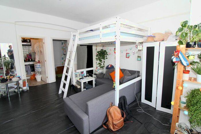 Studio To Rent In West Heath Drive, Golders Green NW11