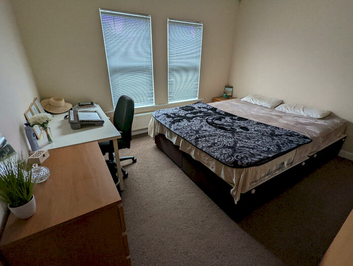 4 Bedroom Semi-Detached House To Rent In Radstock Road, Reading, Berkshire, RG1