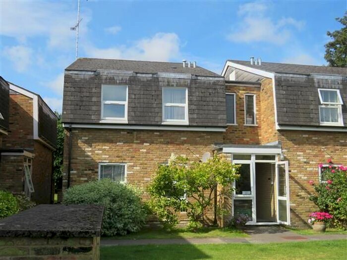 2 Bedroom Flat To Rent In Mansard Close, Tring, HP23
