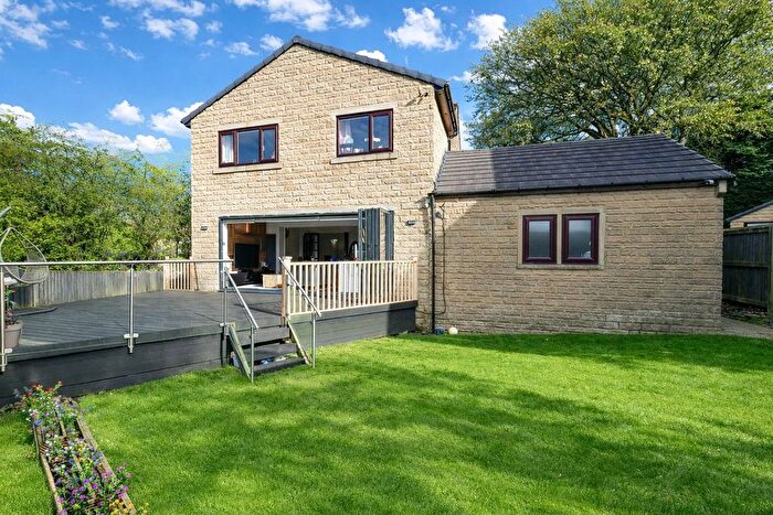 3 Bedroom Detached House For Sale In Cromwell Court, Bradford, West Yorkshire, BD9