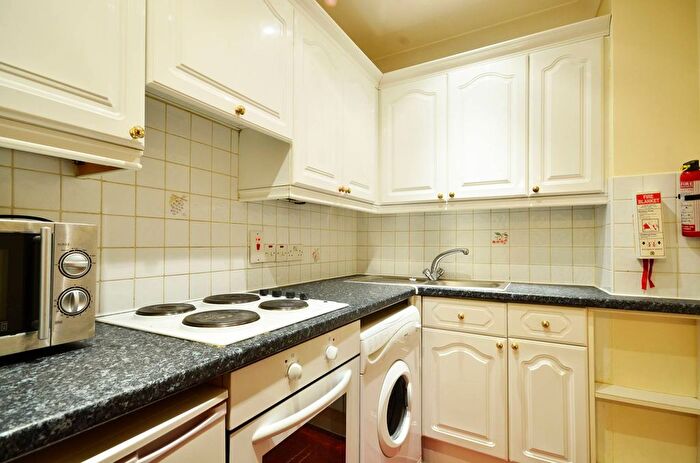 2 Bedroom Flat To Rent In Penywern Road, Earls Court, London, SW5