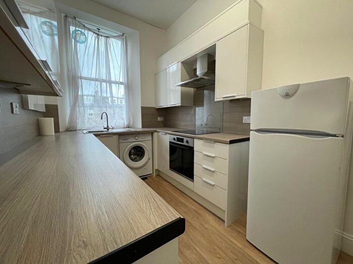 2 Bedroom Flat To Rent In Crown Terrace Ffl, Aberdeen, AB11