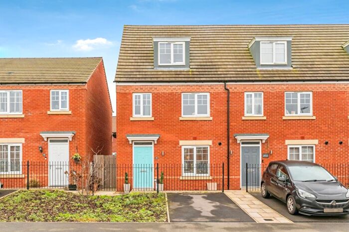 3 Bedroom End Of Terrace House For Sale In Lime Oval, Raunds, NN9