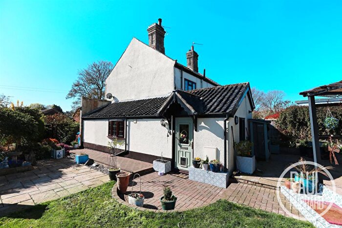 3 Bedroom Semi Detached House For Sale In The Street, North Cove, Beccles, NR34