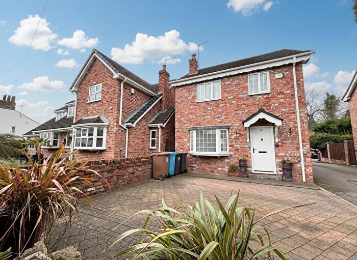 3 Bedroom Detached House For Sale In Moorside Road, Swinton, M27