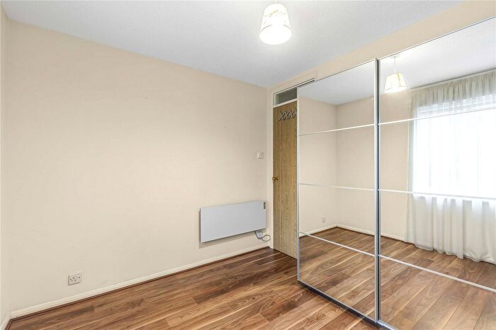 1 Bedroom Flat To Rent In Veronica Gardens, London, SW16