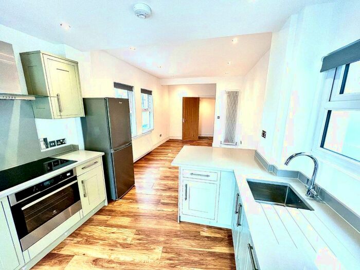 2 Bedroom Apartment To Rent In Heavitree Road, Plumstead, London, SE18
