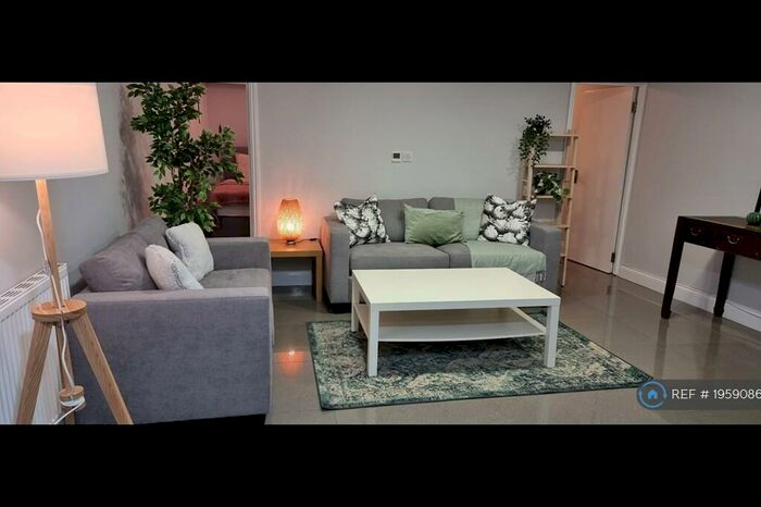 2 Bedroom Flat To Rent In Stamford Hill, London, N16