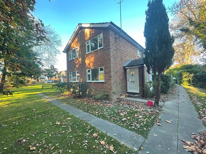 2 Bedroom Flat To Rent In Park Drive, Sunningdale, Ascot, SL5