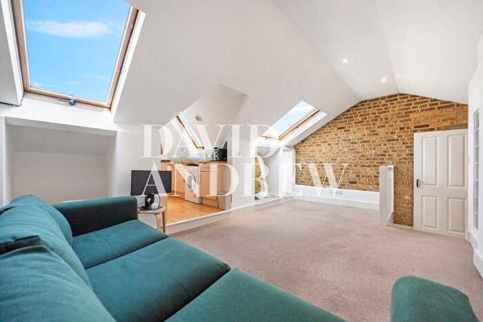2 Bedroom Flat To Rent In Gunton Road, London, E5