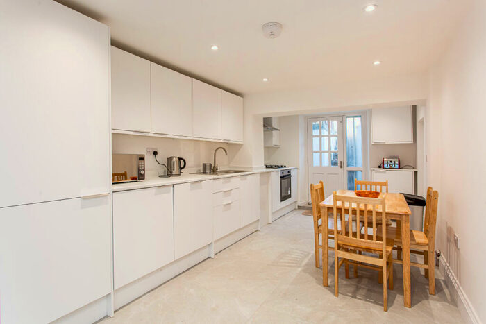 5 Bedroom Terraced House To Rent In Cardigan Road, Bow, E3