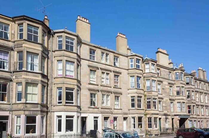 3 Bedroom Flat To Rent In Montgomery Street, Edinburgh, EH7