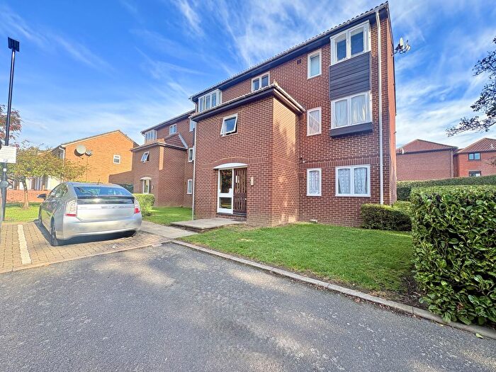 1 Bedroom Flat For Sale In Sheridan Court, Hounslow, Greater London, TW4