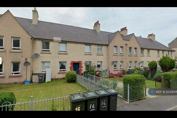 3 Bedroom Flat To Rent In Granton Medway, Edinburgh, EH5