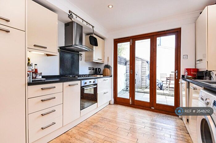 3 Bedroom Flat To Rent In Leathwaite Road, London, SW11