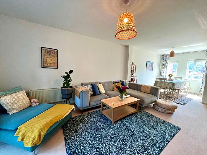 3 Bedroom Maisonette To Rent In Cavendish Road, West Didsbury, M20