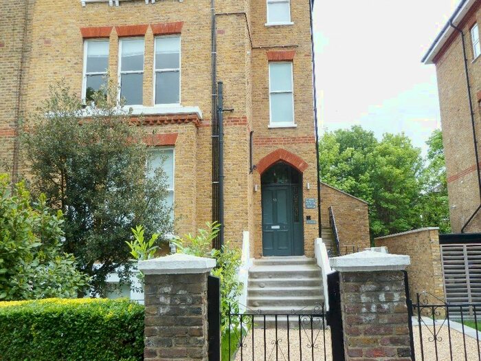 Studio To Rent In The Gardens, East Dulwich, London, SE22