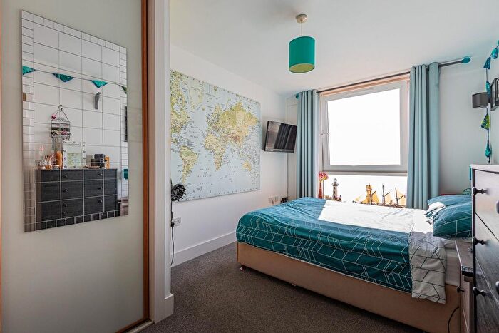 2 Bedroom Flat For Sale In Ferry Court, Cardiff, CF11