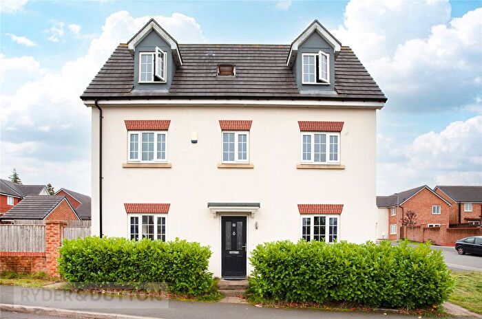 4 Bedroom Detached House For Sale In Loughrigg Drive, Middleton, Manchester, M24