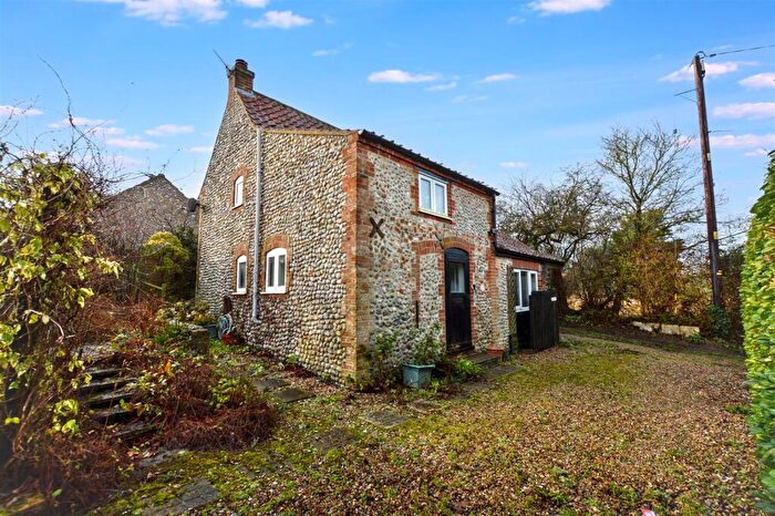 2 Bedroom Detached House For Sale In The Loke, East Beckham, NR11