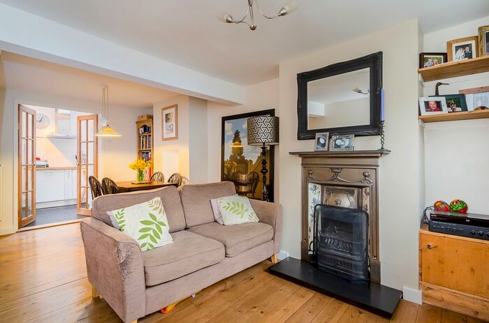 2 Bedroom Cottage To Rent In Vine Place, London, W5