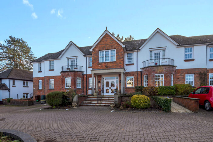 1 Bedroom Apartment To Rent In War Memorial Place, Henley-on-Thames, Oxfordshire, RG9