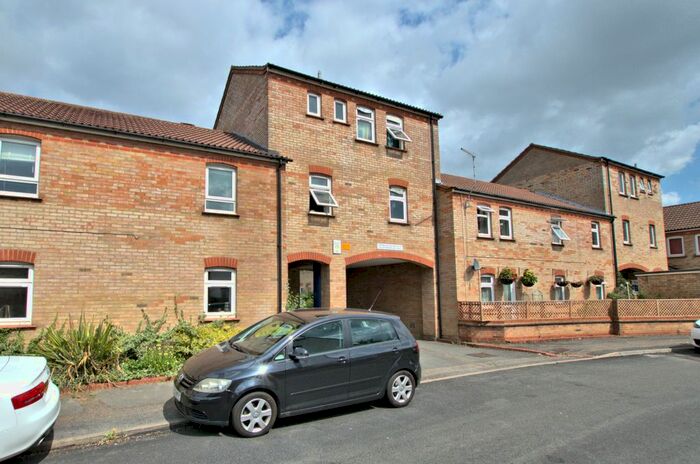 2 Bedroom Flat To Rent In Minerva Way, Cambridge, CB4