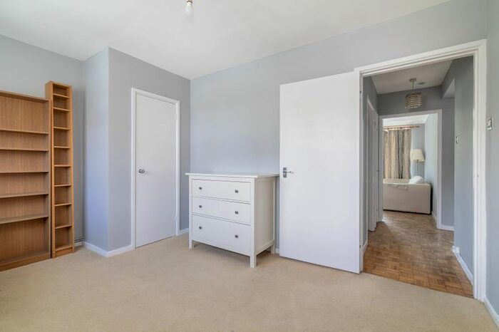 2 Bedroom Flat To Rent In Newdigate, London, SW16