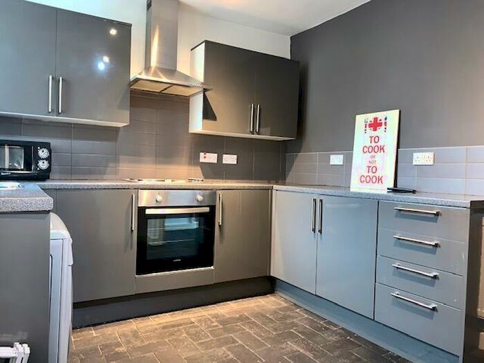 4 Bedroom House Of Multiple Occupation To Rent In Crwys Place, Cardiff(City), CF24