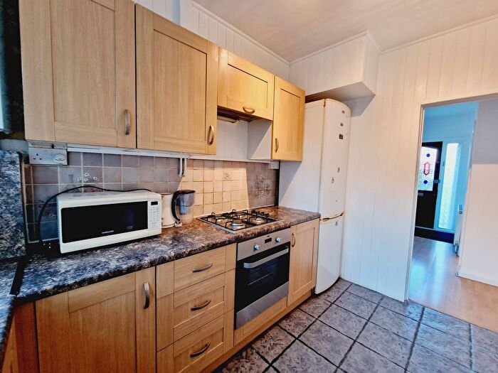 4 Bedroom Semi Detached House To Rent In Carr Road, Northolt, UB5