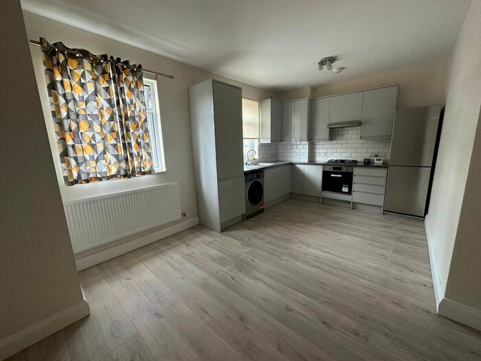 1 Bedroom Flat To Rent In Coldharbour Lane, Hayes, UB3