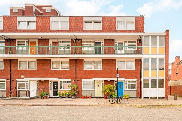 2 Bedroom Flat For Sale In Field Road, Hammersmith, W6