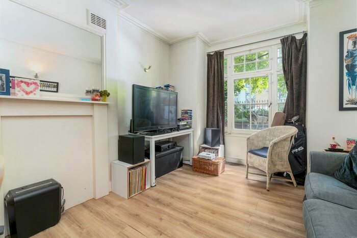 1 Bedroom Flat To Rent In Waterloo Terrace, Islington, London, N1