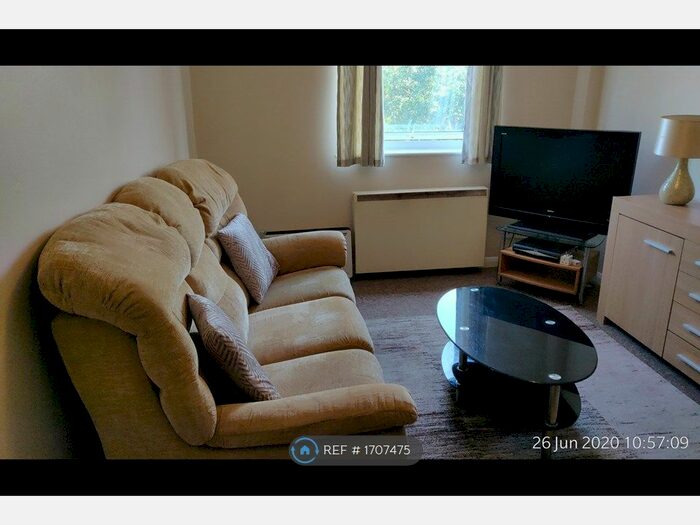 1 Bedroom Flat To Rent In Charwood Road, Wokingham, RG40