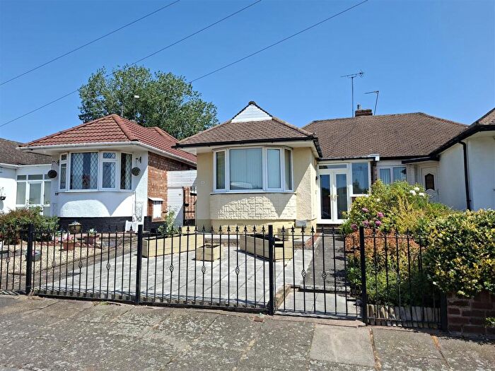 3 Bedroom Semi-Detached Bungalow For Sale In Boyne Road, Sheldon, Birmingham, B26