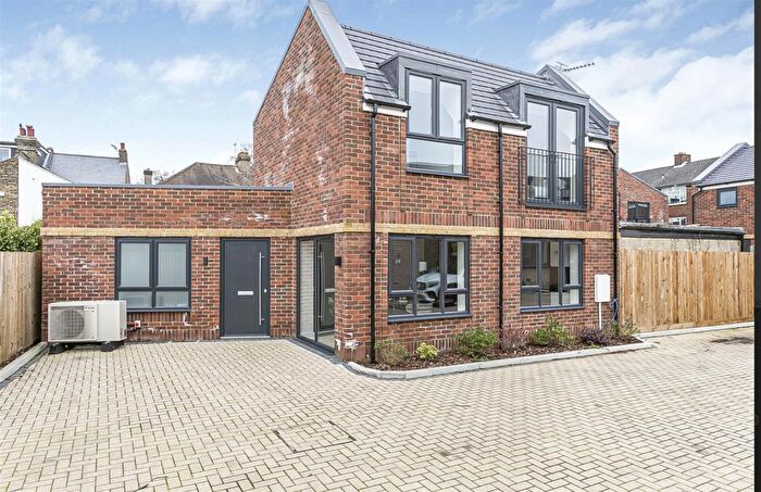 3 Bedroom Detached House For Sale In Plot, Scarlet Oaks, Oakwood, N14