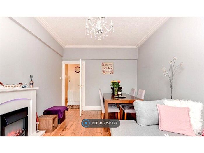 2 Bedroom Flat To Rent In Stoke Abbott Court, Worthing, BN11