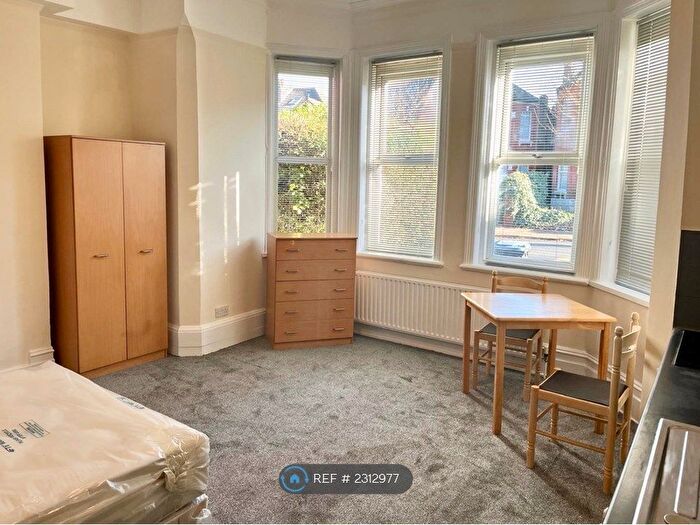 Studio To Rent In Willesden Green, London, NW2