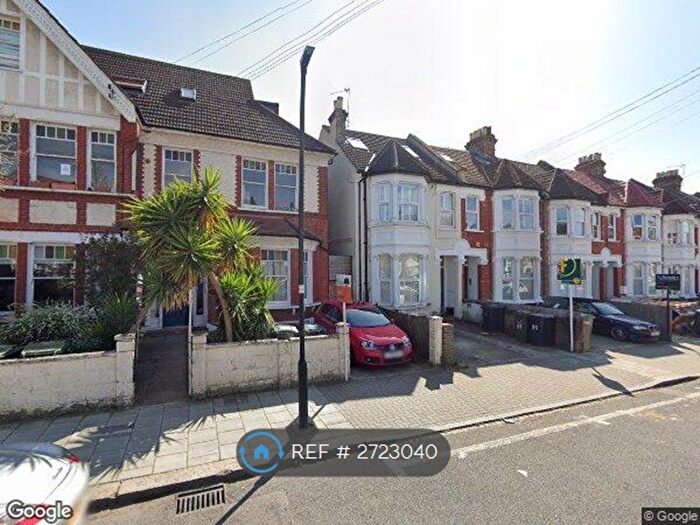 2 Bedroom Flat To Rent In Gleneagle Road, London, SW16