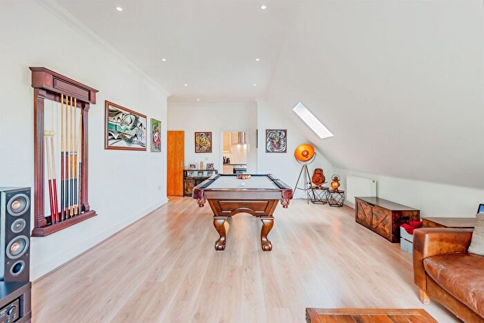 2 Bedroom Penthouse For Sale In Brook Road, Redhill, RH1