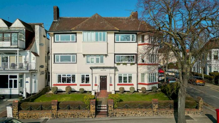 3 Bedroom Penthouse To Rent In Grand Parade, Leigh-On-Sea, SS9