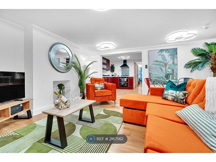 2 Bedroom Flat To Rent In Upper Rock Gardens, Brighton, BN2