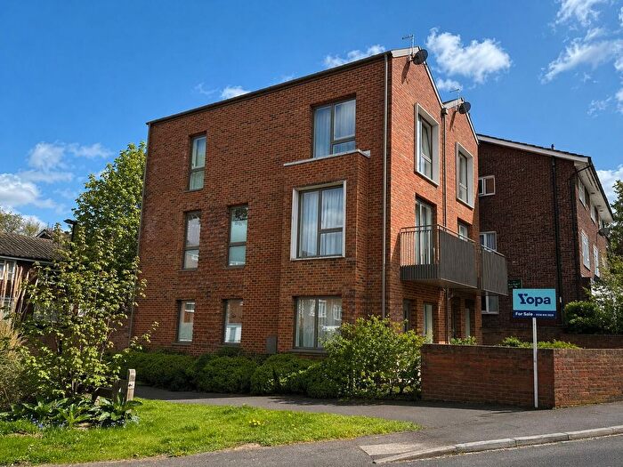 3 Bedroom Town House For Sale In Ravensdale Gardens, London, SE19