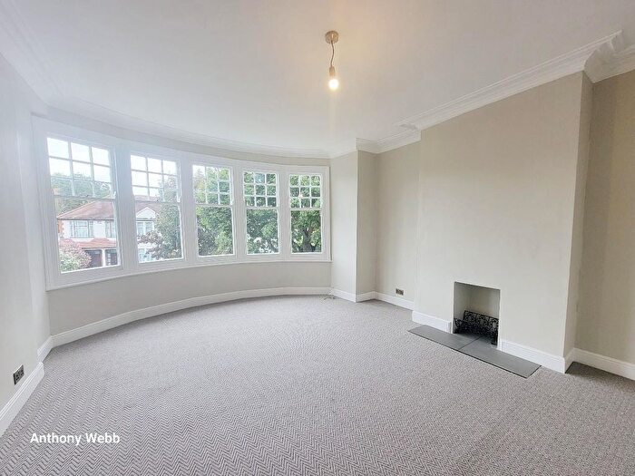 2 Bedroom Flat To Rent In Bourne Hill, Palmers Green, N13