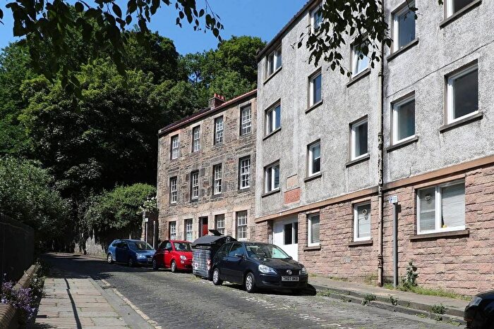 1 Bedroom Flat To Rent In Dean Path, Edinburgh, EH4