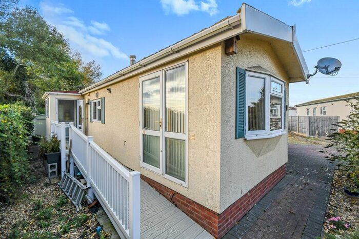 2 Bedroom Mobile/park Home For Sale In Harpswell Hill Park, Hemswell, Gainsborough, DN21