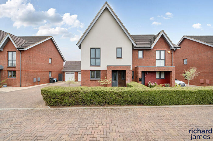 3 Bedroom Semi Detached House For Sale In Artisans Lane, Tadpole Garden Village, Swindon, SN25